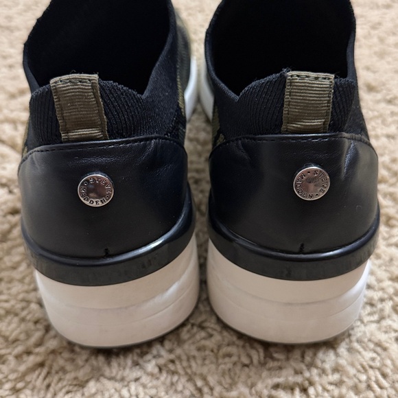 Steve Madden Mykala Wedge Sneaker Camo Knit Slip-Ons - Picture 3 of 8